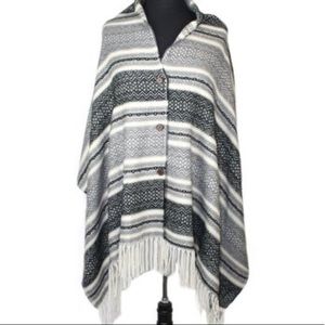 NEW BearPaw Gray Fringe Hem Poncho Cape Ruana